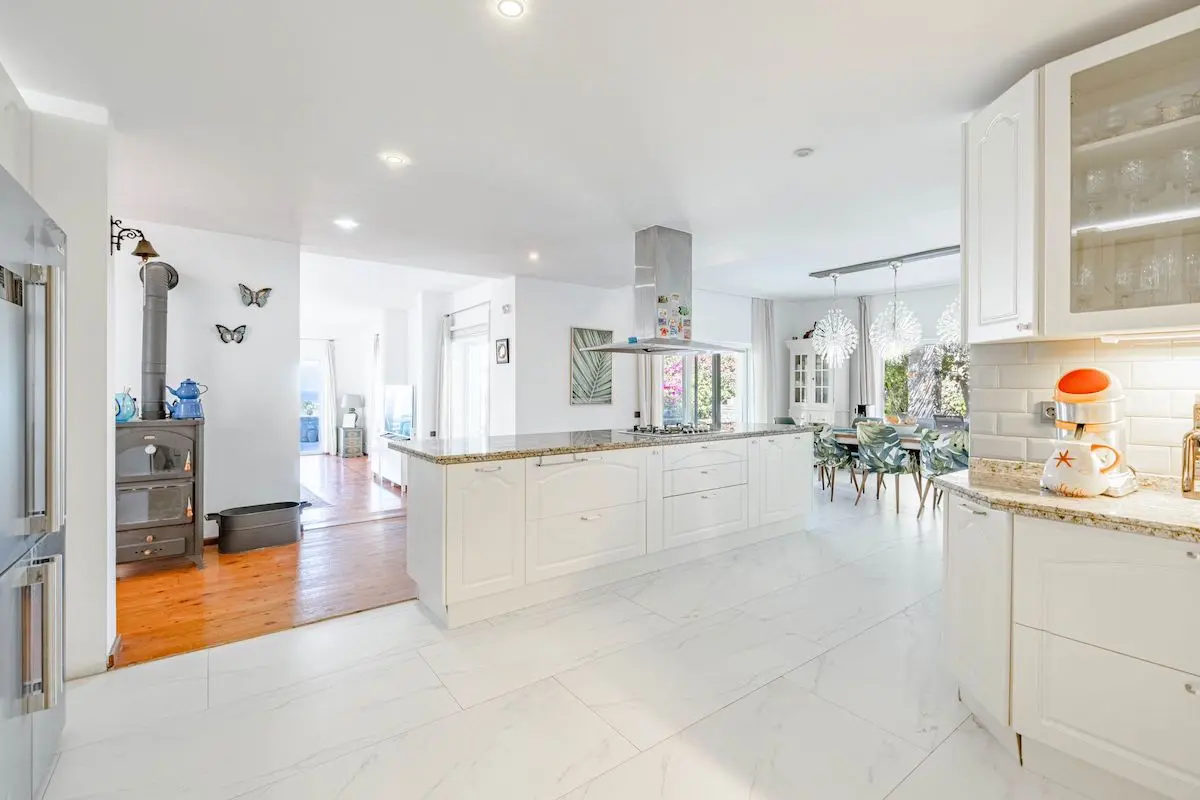 Modern kitchen
